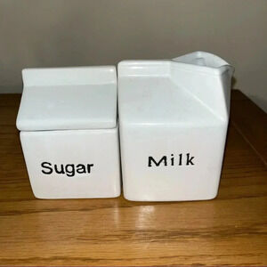 Cream and sugar ceramic set